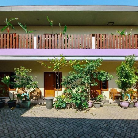 Hotel Gerung 2 Near Luwes Mall Nganjuk Mitra Reddoorz Екстериор снимка